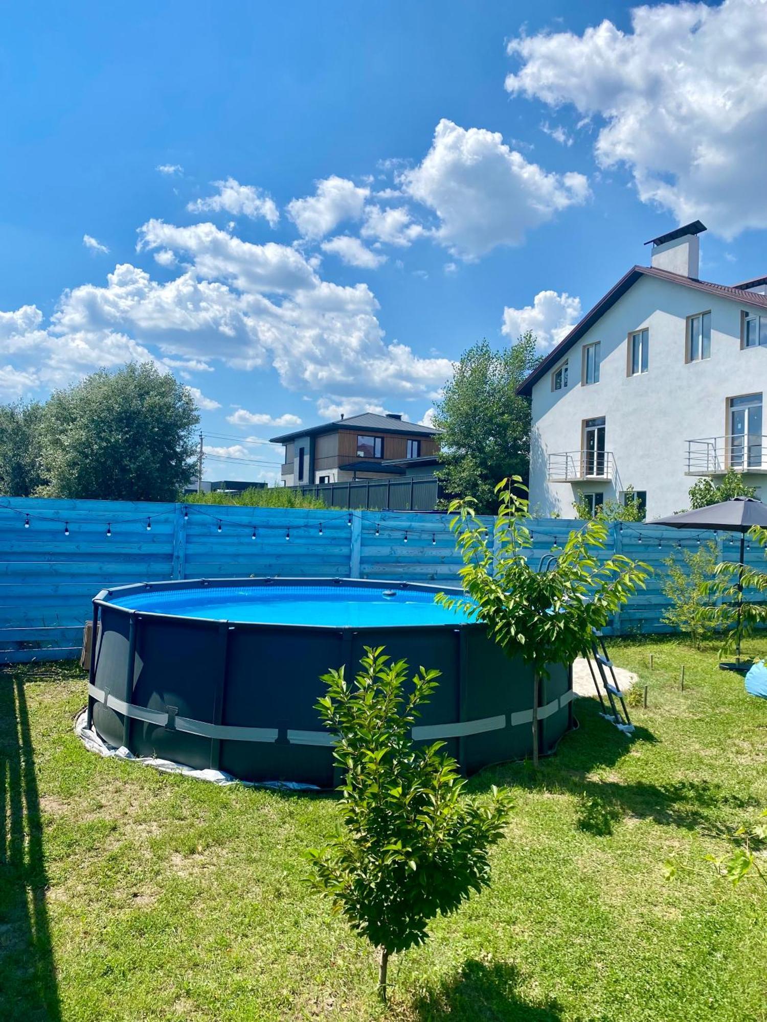 Загородный дом оригинальной конструкции Петропавловская Борщаговка Экстерьер фото